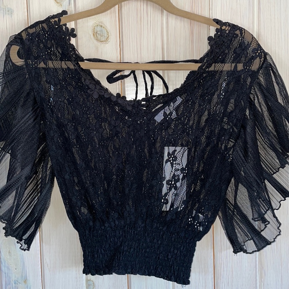 NWT Sheer Blk flutter sleeve Shirt w/lace details size S